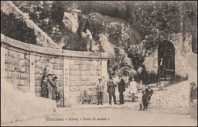 La fonte di Marciana e Mago Chiò
